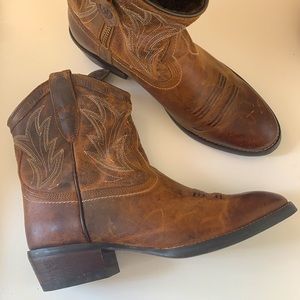 Ariat Darlin Cowboy Booties